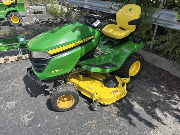 2021 John Deere X390 Equipment Image0