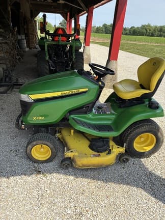 Image of John Deere X390 equipment image 2