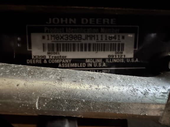 Image of John Deere X390 equipment image 3