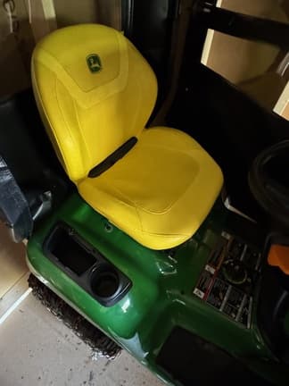 Image of John Deere X390 equipment image 1