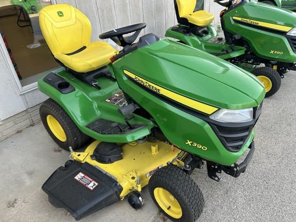 Image of John Deere X390 equipment image 1