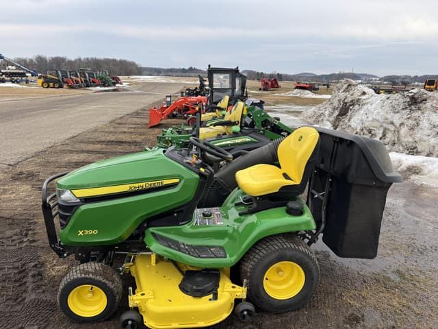 Image of John Deere X390 equipment image 2