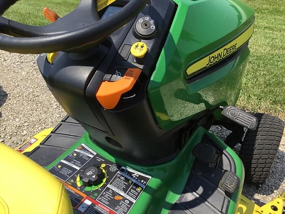 Image of John Deere X390 equipment image 4