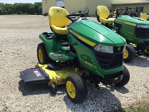Image of John Deere X390 equipment image 1