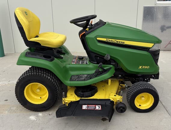 Image of John Deere X390 equipment image 1
