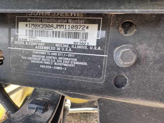 Image of John Deere X390 equipment image 3