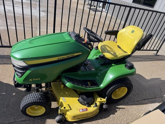 2021 John Deere X390 Equipment Image0