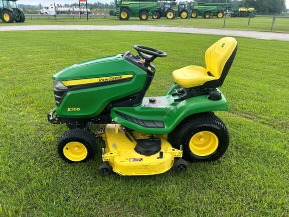 Image of John Deere X390 equipment image 1