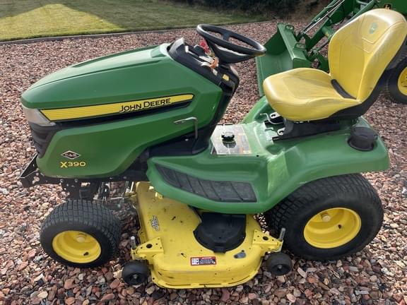 Image of John Deere X390 equipment image 1
