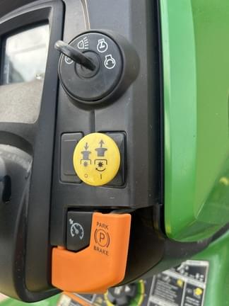 Image of John Deere X390 equipment image 4
