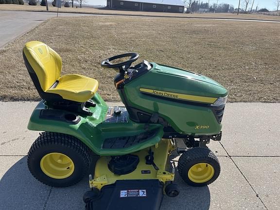 Image of John Deere X390 equipment image 3