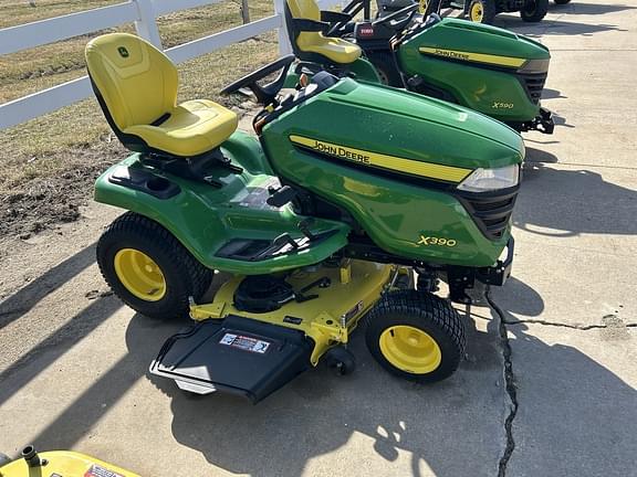 Image of John Deere X390 equipment image 2