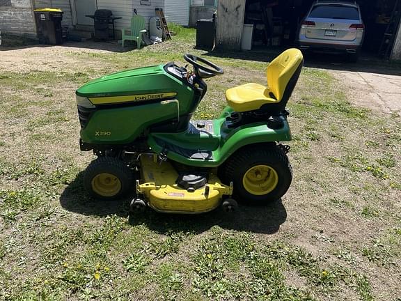 Image of John Deere X390 equipment image 3