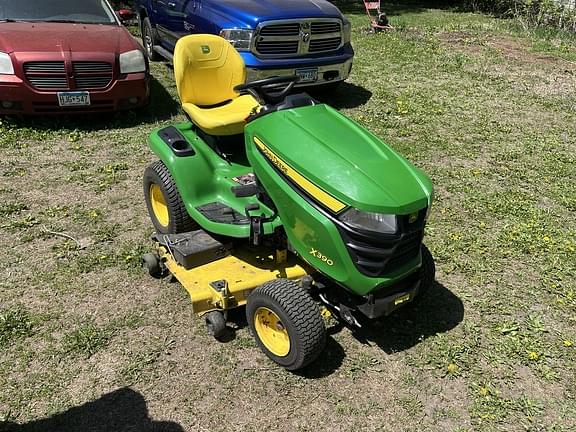 Image of John Deere X390 equipment image 1
