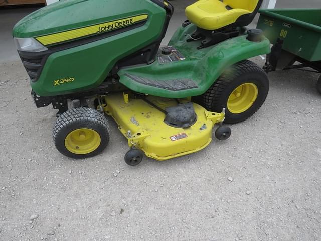 Image of John Deere X390 equipment image 3