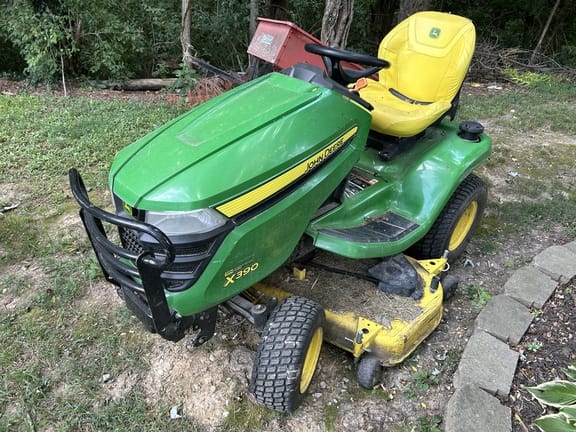 2021 John Deere X390 Equipment Image0