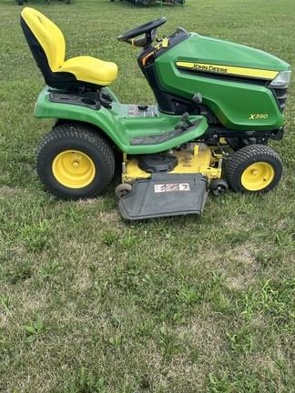 Image of John Deere X390 equipment image 4