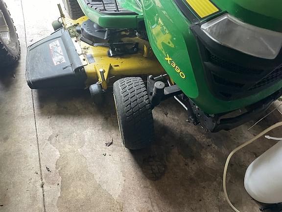 Image of John Deere X390 equipment image 1