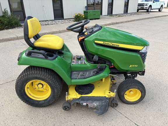 Image of John Deere X570 equipment image 1