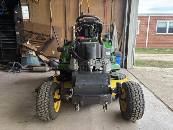 Image of John Deere X570 equipment image 4