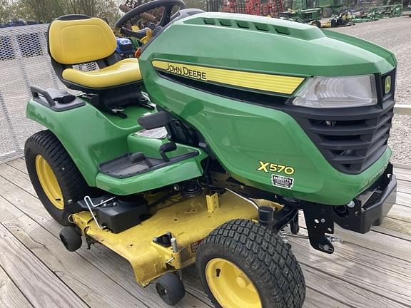 Image of John Deere X570 equipment image 1