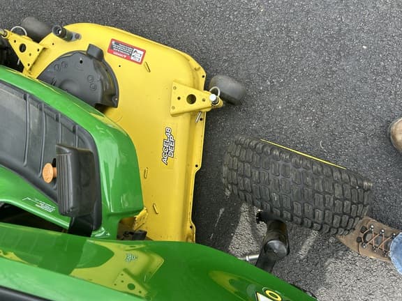 Image of John Deere X570 equipment image 4