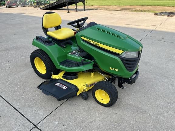 Image of John Deere X570 equipment image 1