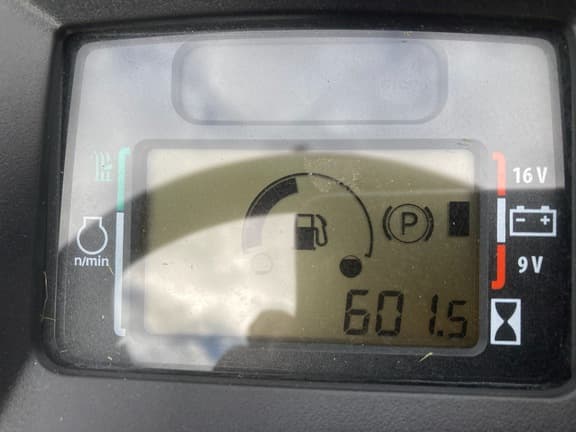 Image of John Deere X570 equipment image 4