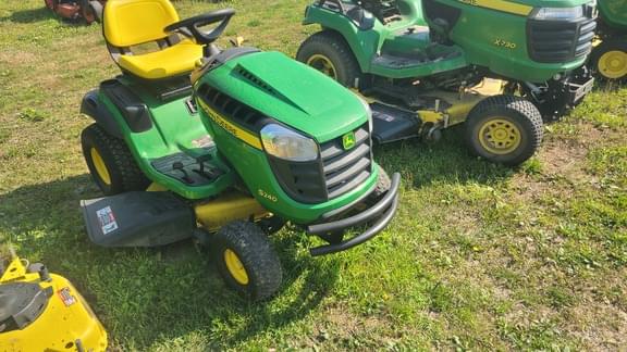 Image of John Deere X580 equipment image 2
