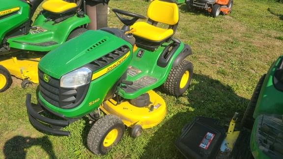 Image of John Deere X580 equipment image 3