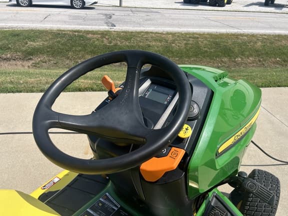 Image of John Deere X580 equipment image 4