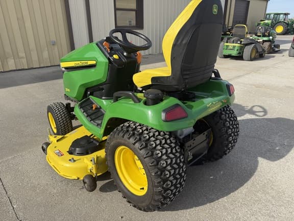 Image of John Deere X580 equipment image 2