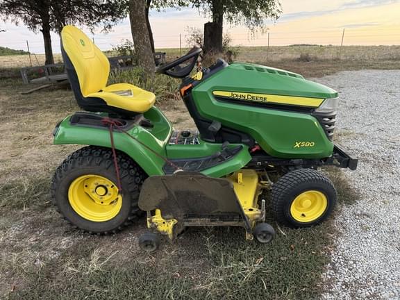 Image of John Deere X580 equipment image 2