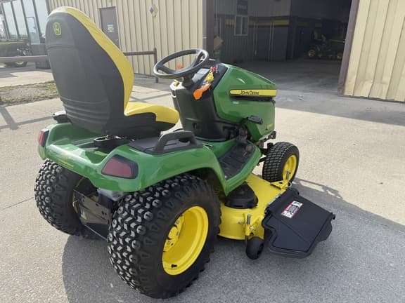 Image of John Deere X580 equipment image 4