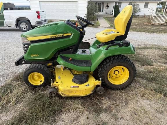 Image of John Deere X580 equipment image 1