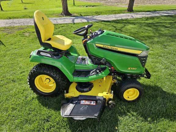 Image of John Deere X580 equipment image 1