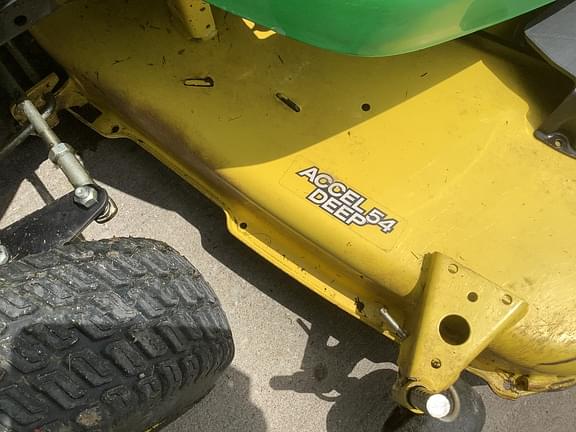 Image of John Deere X580 equipment image 4