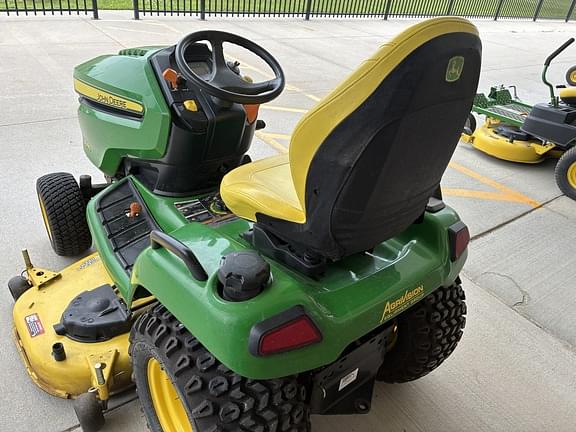 Image of John Deere X580 equipment image 4