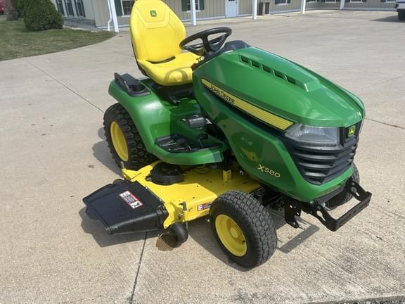 Image of John Deere X580 equipment image 2
