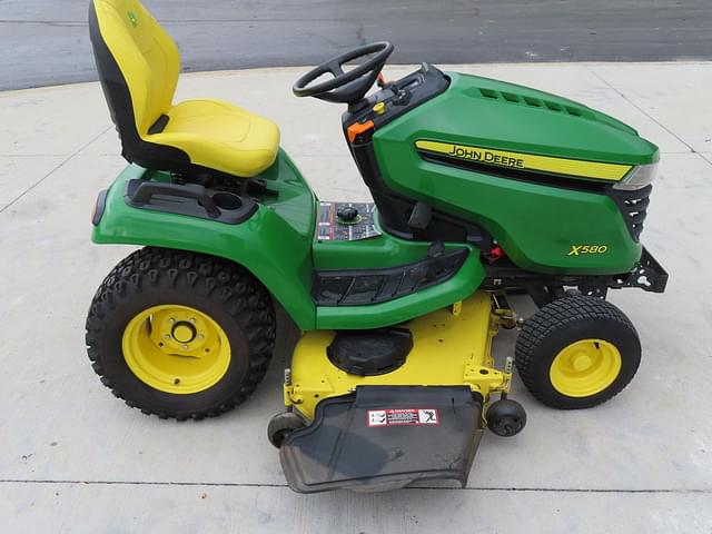 Image of John Deere X580 equipment image 3