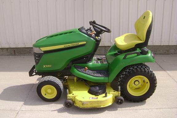 Image of John Deere X580 equipment image 1