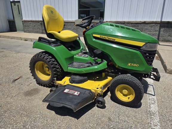 Image of John Deere X580 equipment image 2