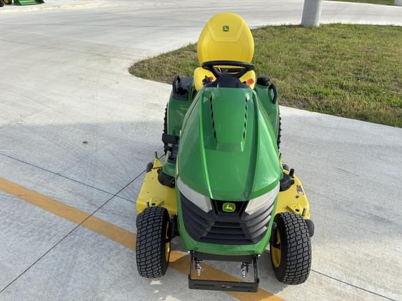 Image of John Deere X580 equipment image 2