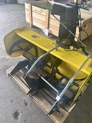 Image of John Deere X584 equipment image 4