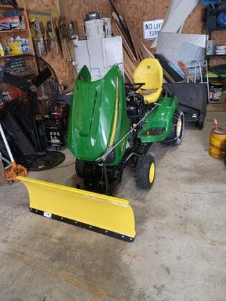 Image of John Deere X590 equipment image 3