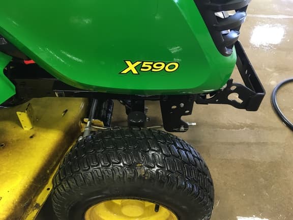 Image of John Deere X590 equipment image 3