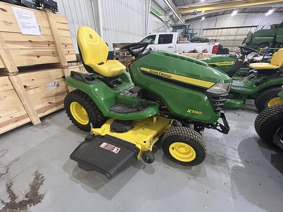 2021 John Deere X590 Equipment Image0
