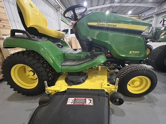 Image of John Deere X590 equipment image 3