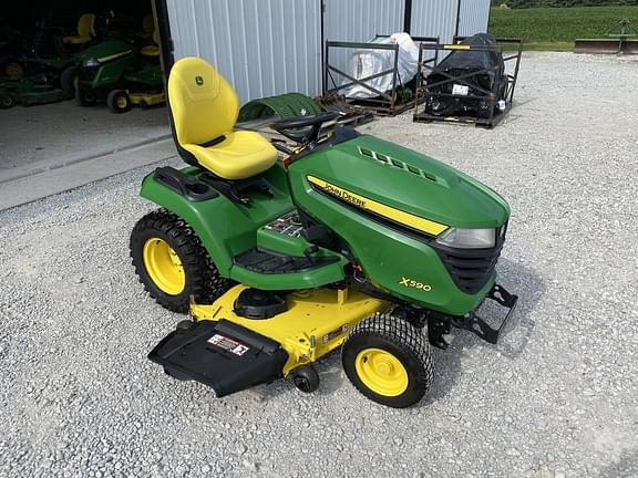 Image of John Deere X590 equipment image 3