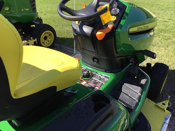 Image of John Deere X590 equipment image 4